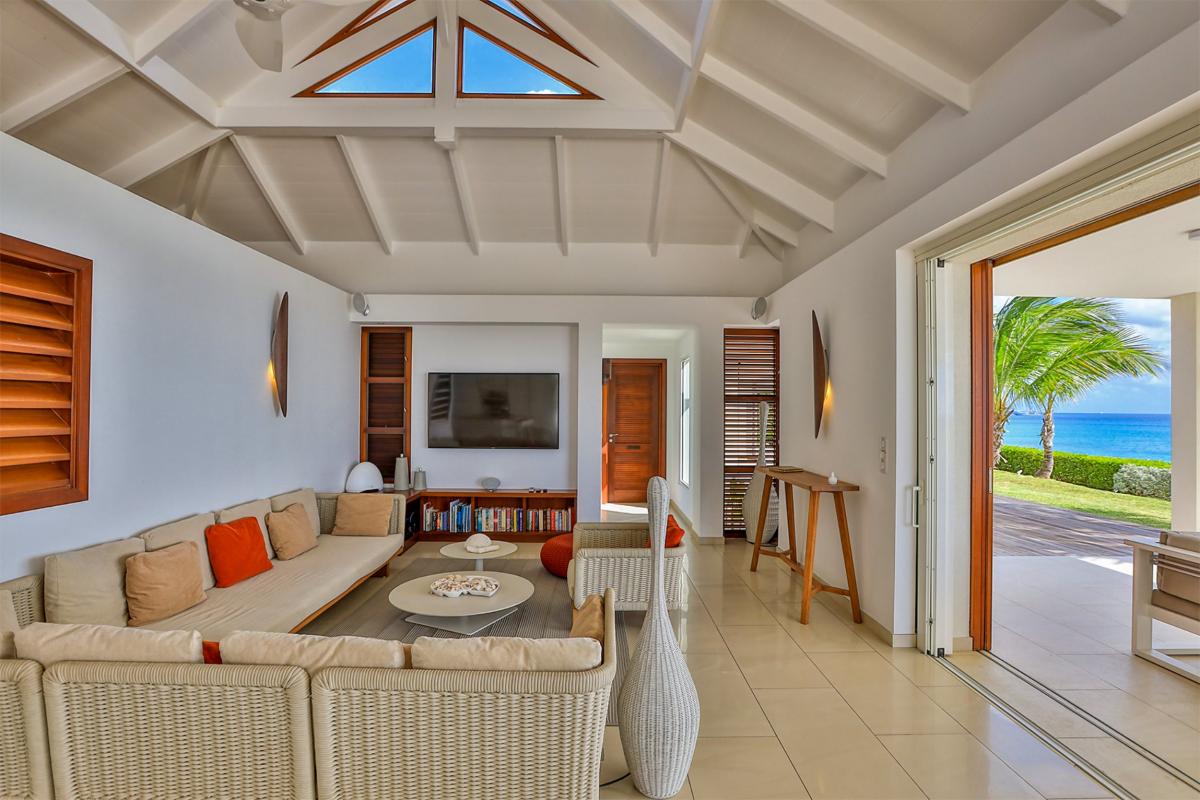 Luxury Beach Front Villa rental - Indoor living room